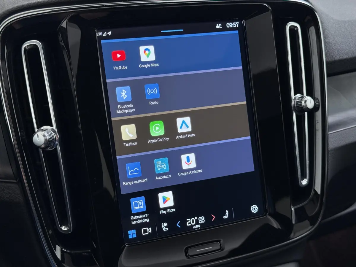 Recharge Core 69 kWh SOH 93%|VOLVO DEALER ONDERHOUDEN| ACHTERUITRIJCAMERA| PANORAMADAK| STOEL + STUURVERWARMING| RIJKLAARPRIJS INCL. 12 MAANDEN BOVAG GARANTIE|
