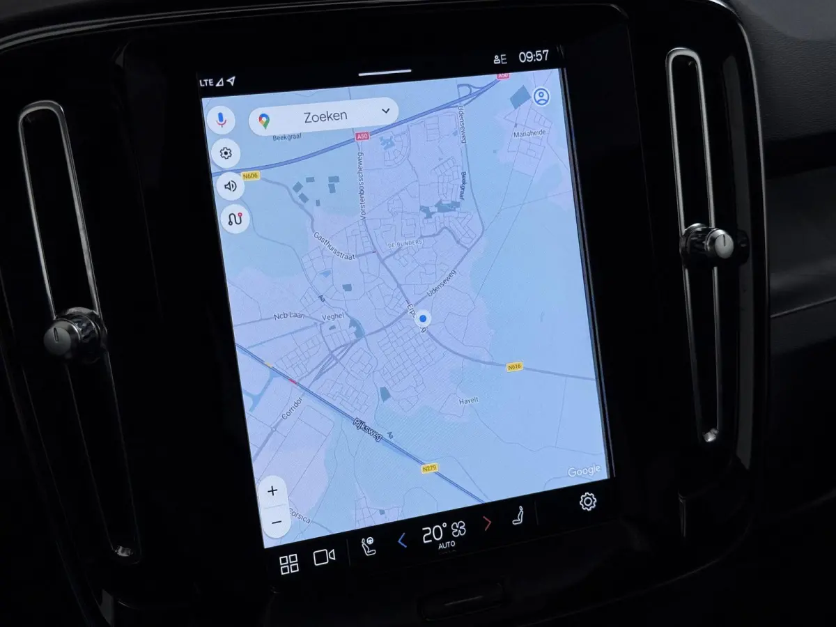Recharge Core 69 kWh SOH 93%|VOLVO DEALER ONDERHOUDEN| ACHTERUITRIJCAMERA| PANORAMADAK| STOEL + STUURVERWARMING| RIJKLAARPRIJS INCL. 12 MAANDEN BOVAG GARANTIE|