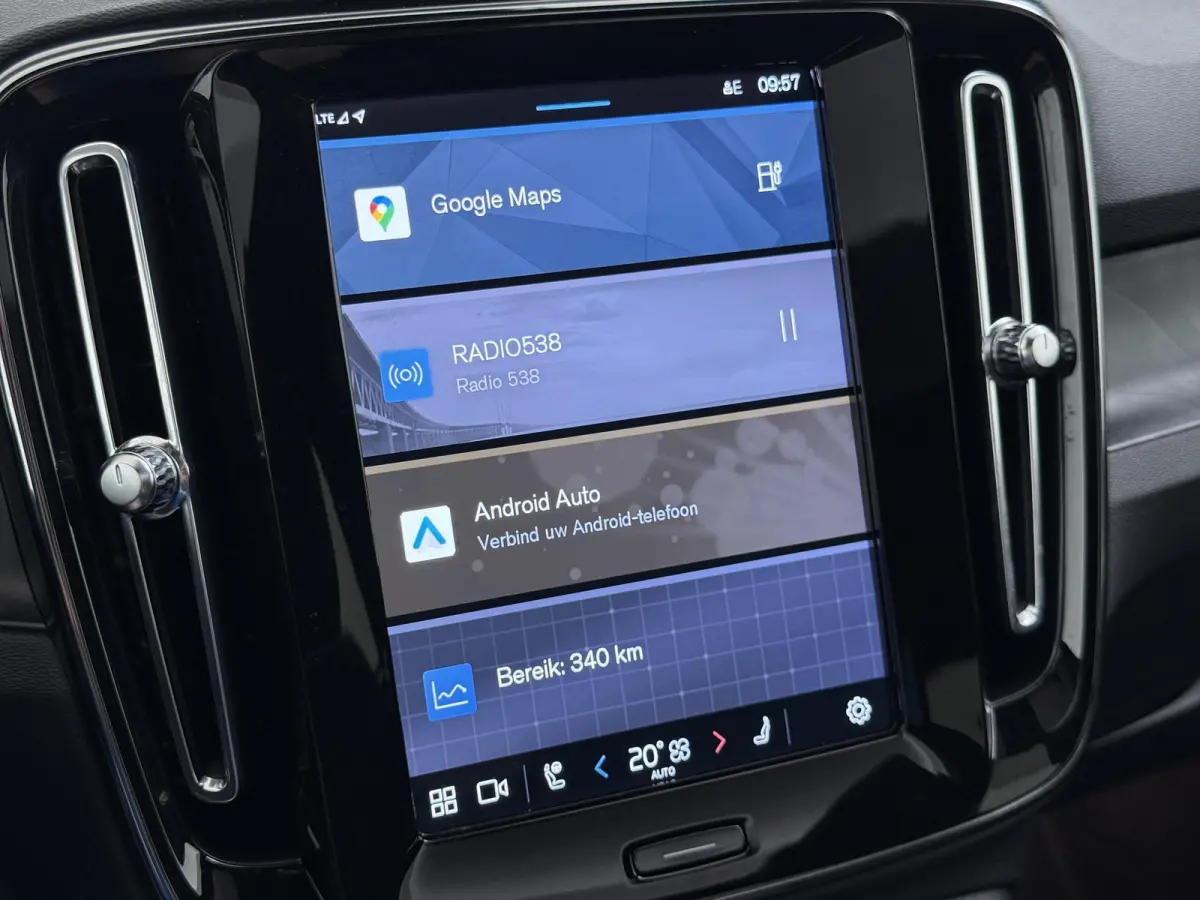 Recharge Core 69 kWh SOH 93%|VOLVO DEALER ONDERHOUDEN| ACHTERUITRIJCAMERA| PANORAMADAK| STOEL + STUURVERWARMING| RIJKLAARPRIJS INCL. 12 MAANDEN BOVAG GARANTIE|