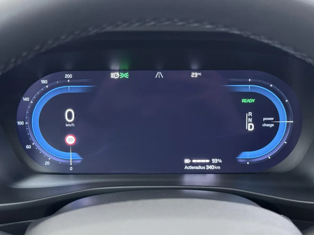 Recharge Core 69 kWh SOH 93%|VOLVO DEALER ONDERHOUDEN| ACHTERUITRIJCAMERA| PANORAMADAK| STOEL + STUURVERWARMING| RIJKLAARPRIJS INCL. 12 MAANDEN BOVAG GARANTIE|