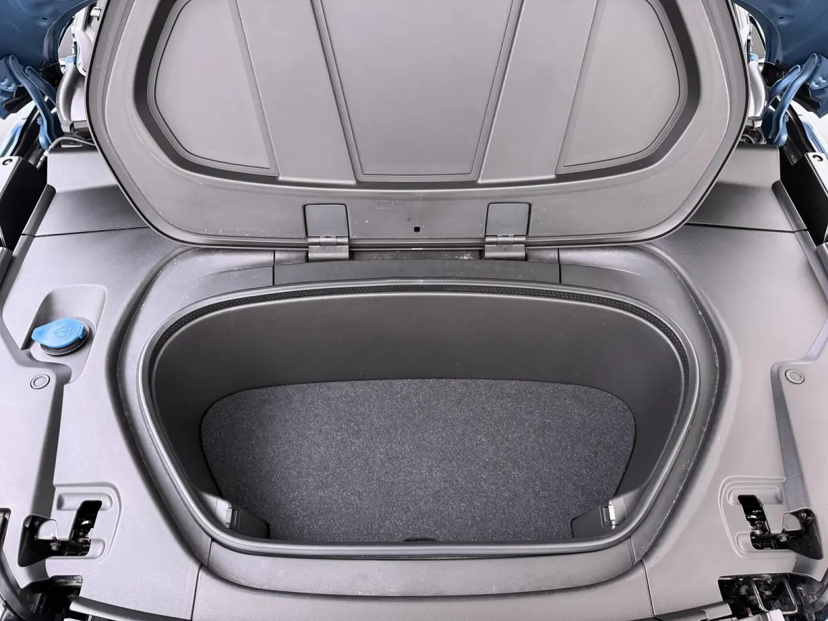 Recharge Core 69 kWh SOH 93%|VOLVO DEALER ONDERHOUDEN| ACHTERUITRIJCAMERA| PANORAMADAK| STOEL + STUURVERWARMING| RIJKLAARPRIJS INCL. 12 MAANDEN BOVAG GARANTIE|