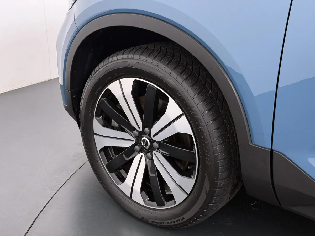 Recharge Core 69 kWh SOH 93%|VOLVO DEALER ONDERHOUDEN| ACHTERUITRIJCAMERA| PANORAMADAK| STOEL + STUURVERWARMING| RIJKLAARPRIJS INCL. 12 MAANDEN BOVAG GARANTIE|