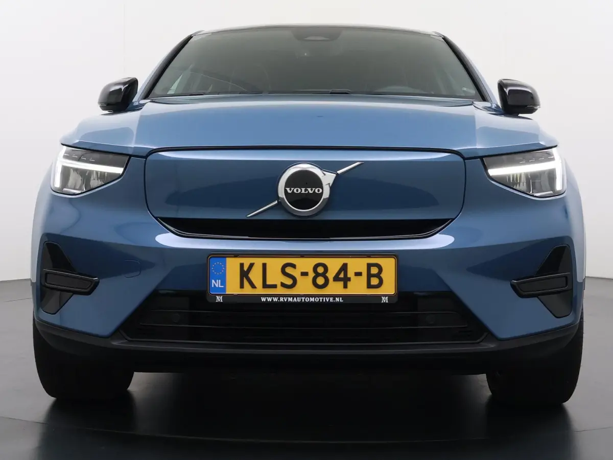 Recharge Core 69 kWh SOH 93%|VOLVO DEALER ONDERHOUDEN| ACHTERUITRIJCAMERA| PANORAMADAK| STOEL + STUURVERWARMING| RIJKLAARPRIJS INCL. 12 MAANDEN BOVAG GARANTIE|