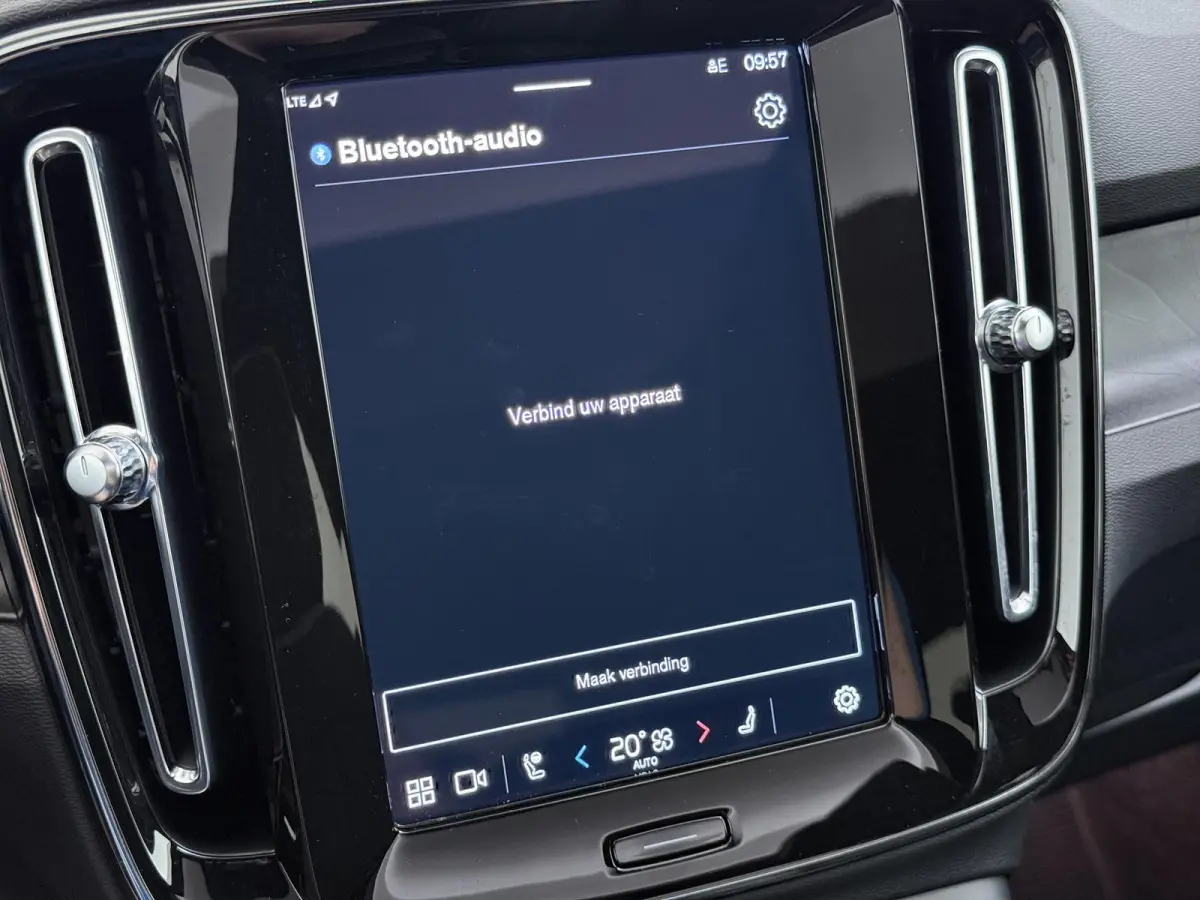 Recharge Core 69 kWh SOH 93%|VOLVO DEALER ONDERHOUDEN| ACHTERUITRIJCAMERA| PANORAMADAK| STOEL + STUURVERWARMING| RIJKLAARPRIJS INCL. 12 MAANDEN BOVAG GARANTIE|