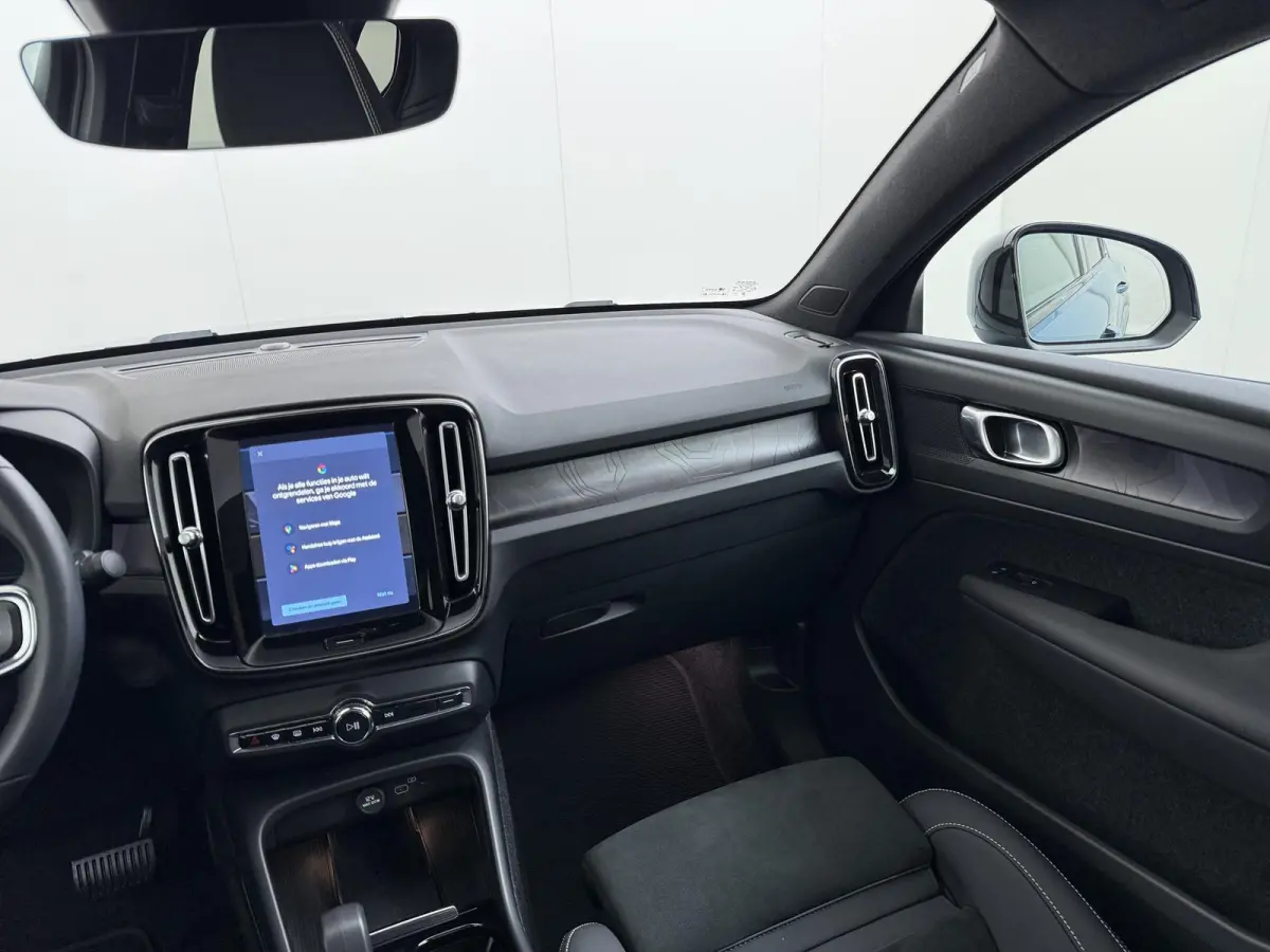 Recharge Core 69 kWh SOH 93%|VOLVO DEALER ONDERHOUDEN| ACHTERUITRIJCAMERA| PANORAMADAK| STOEL + STUURVERWARMING| RIJKLAARPRIJS INCL. 12 MAANDEN BOVAG GARANTIE|