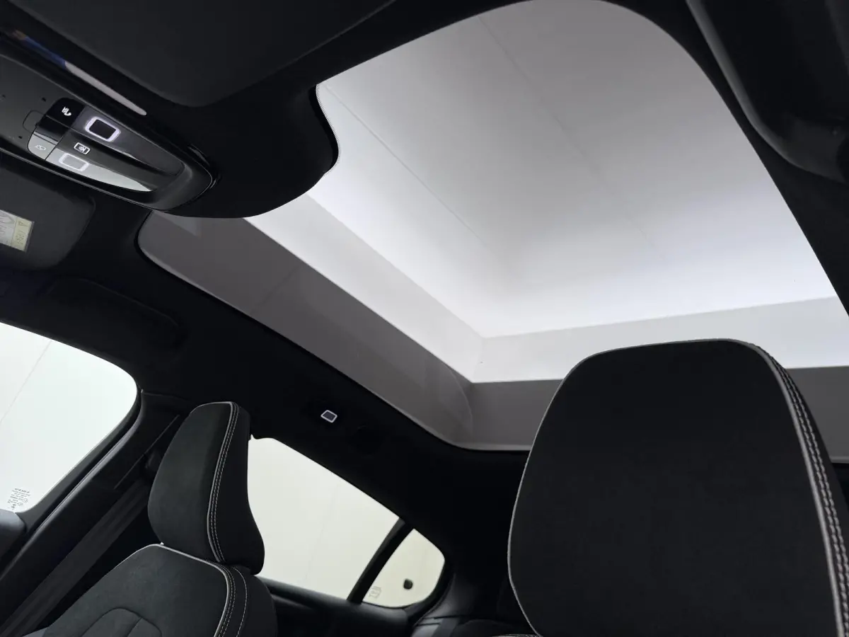 Recharge Core 69 kWh SOH 93%|VOLVO DEALER ONDERHOUDEN| ACHTERUITRIJCAMERA| PANORAMADAK| STOEL + STUURVERWARMING| RIJKLAARPRIJS INCL. 12 MAANDEN BOVAG GARANTIE|