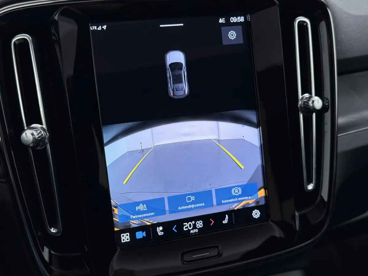 Recharge Core 69 kWh SOH 93%|VOLVO DEALER ONDERHOUDEN| ACHTERUITRIJCAMERA| PANORAMADAK| STOEL + STUURVERWARMING| RIJKLAARPRIJS INCL. 12 MAANDEN BOVAG GARANTIE|