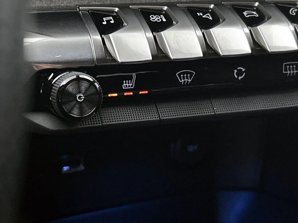 1.2 130pk GT Automaat | Navigatie | Adaptieve Cruise Control | Climate Control | Stoelverwarming | 18"LMV | LED | Dodehoekdetectie |
