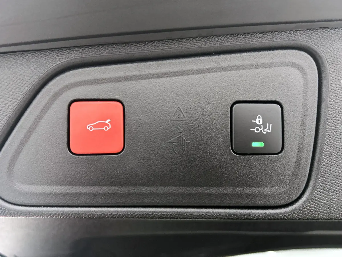 1.2 130pk GT Automaat | Navigatie | Adaptieve Cruise Control | Climate Control | Stoelverwarming | 18"LMV | LED | Dodehoekdetectie |