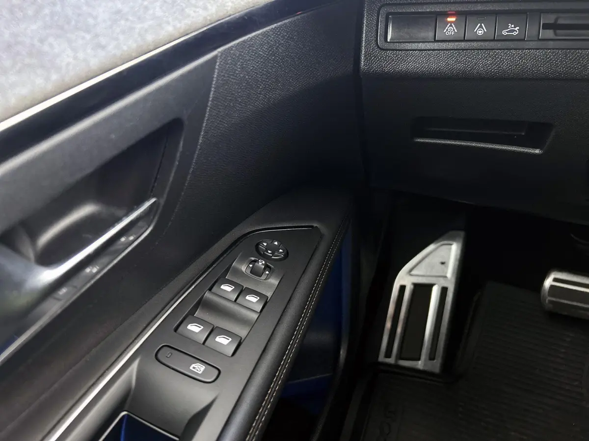 1.2 130pk GT Automaat | Navigatie | Adaptieve Cruise Control | Climate Control | Stoelverwarming | 18"LMV | LED | Dodehoekdetectie |
