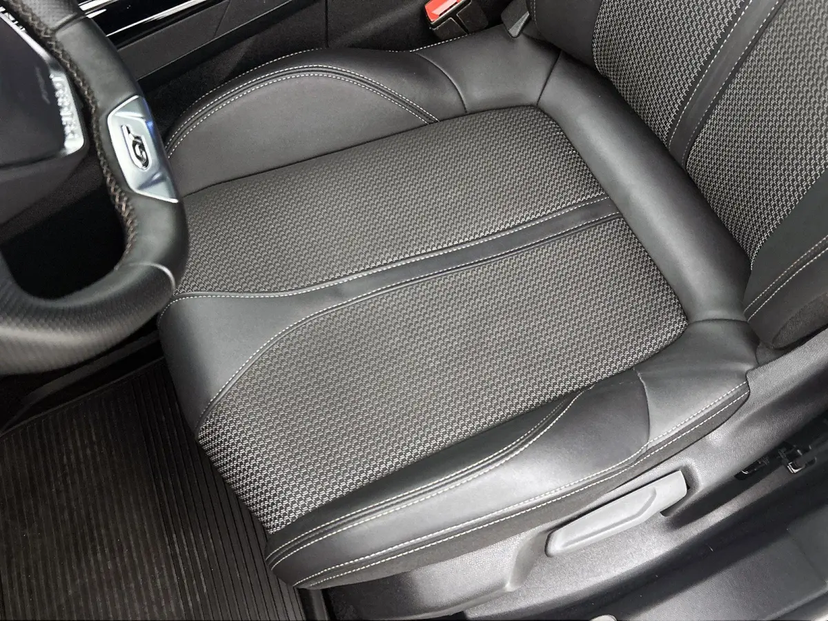 1.2 130pk GT Automaat | Navigatie | Adaptieve Cruise Control | Climate Control | Stoelverwarming | 18"LMV | LED | Dodehoekdetectie |