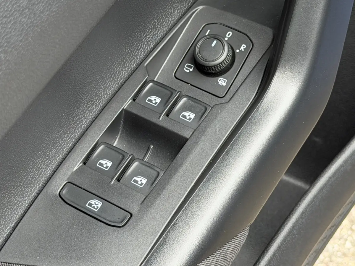 1.0 TSI Life | Climate | Lichtmetalen velgen | Stoelverwarming | Carplay | Navi | Extra getint glas | Rijklaar incl. garantie
