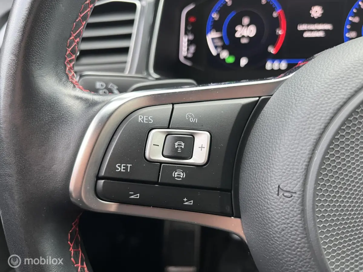 1.5 TSI R-Line LED*CAMERA*ACC*NAVI*CARPLAY*