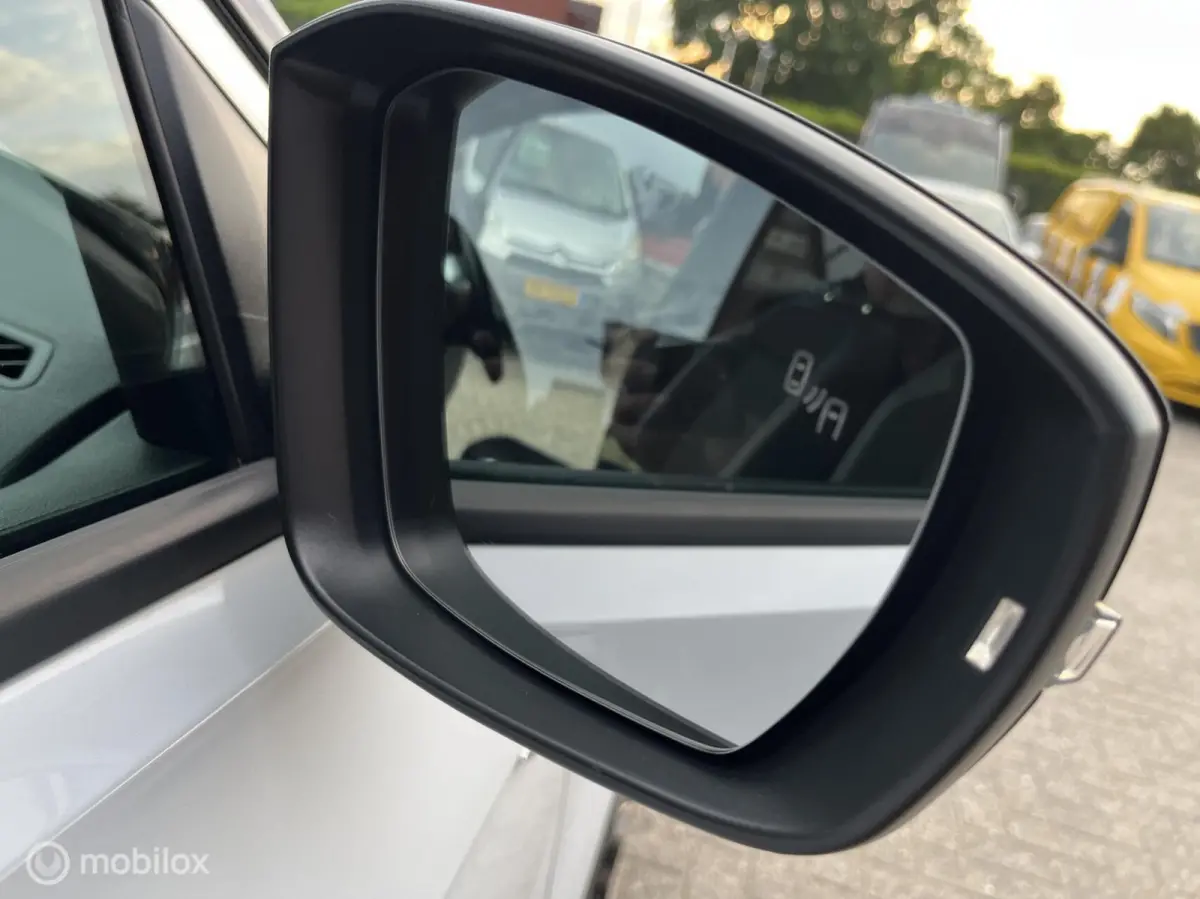 1.5 TSI R-Line LED*CAMERA*ACC*NAVI*CARPLAY*