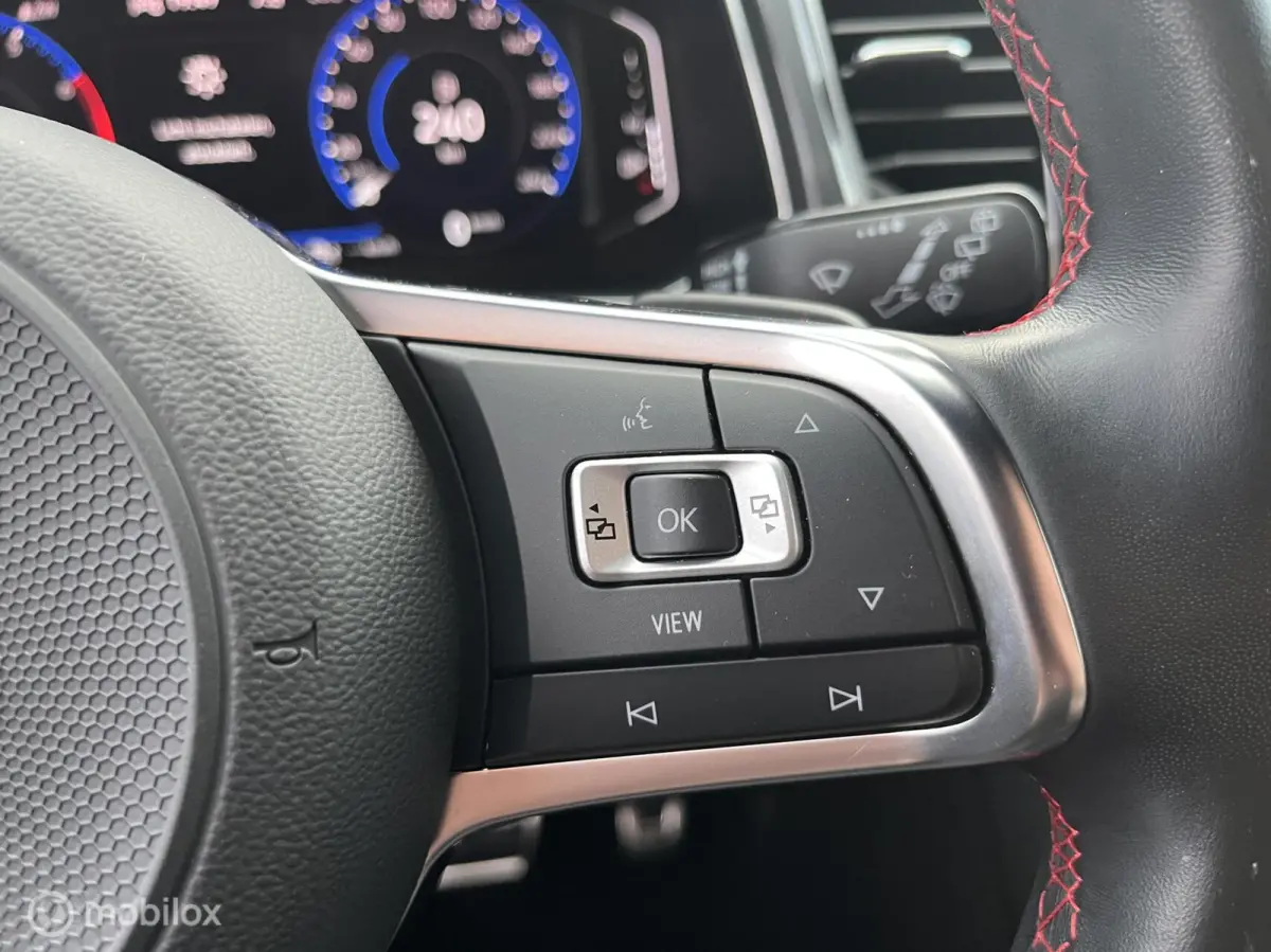 1.5 TSI R-Line LED*CAMERA*ACC*NAVI*CARPLAY*