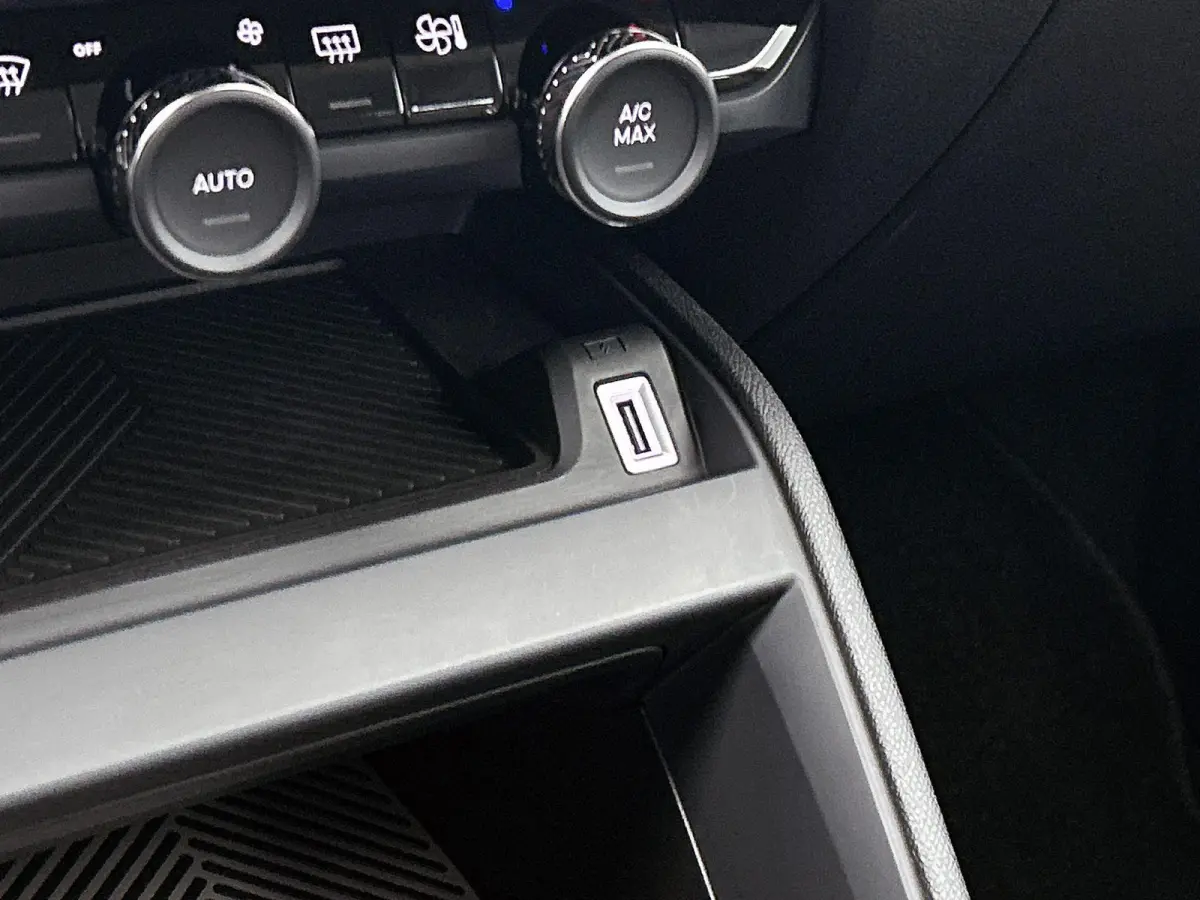 You 136pk 50 kWh Automaat |  ACCU 99% | Apple Carplay/Android Auto | Camera | Climate Control | Cruise Control |