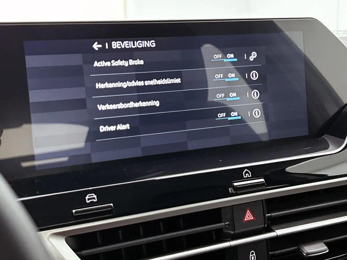 You 136pk 50 kWh Automaat |  ACCU 99% | Apple Carplay/Android Auto | Camera | Climate Control | Cruise Control |