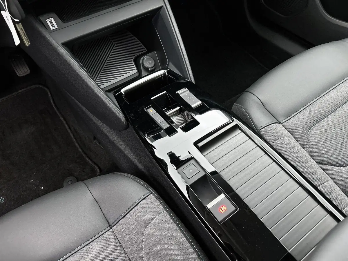 You 136pk 50 kWh Automaat |  ACCU 99% | Apple Carplay/Android Auto | Camera | Climate Control | Cruise Control |