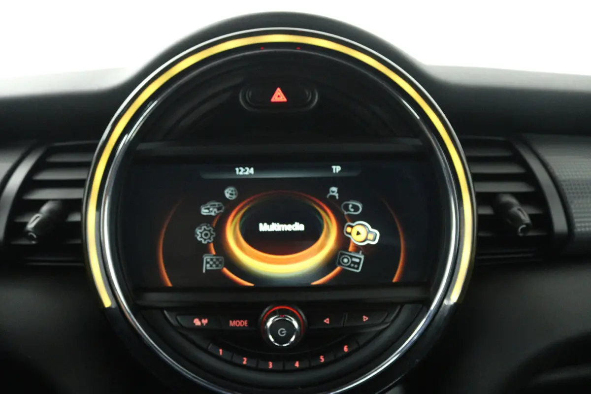 1.5 Pepper Serious Business (STOELVERWARMING, NAVIGATIE, CRUISE CONTROL, PARKEERSENSOREN)