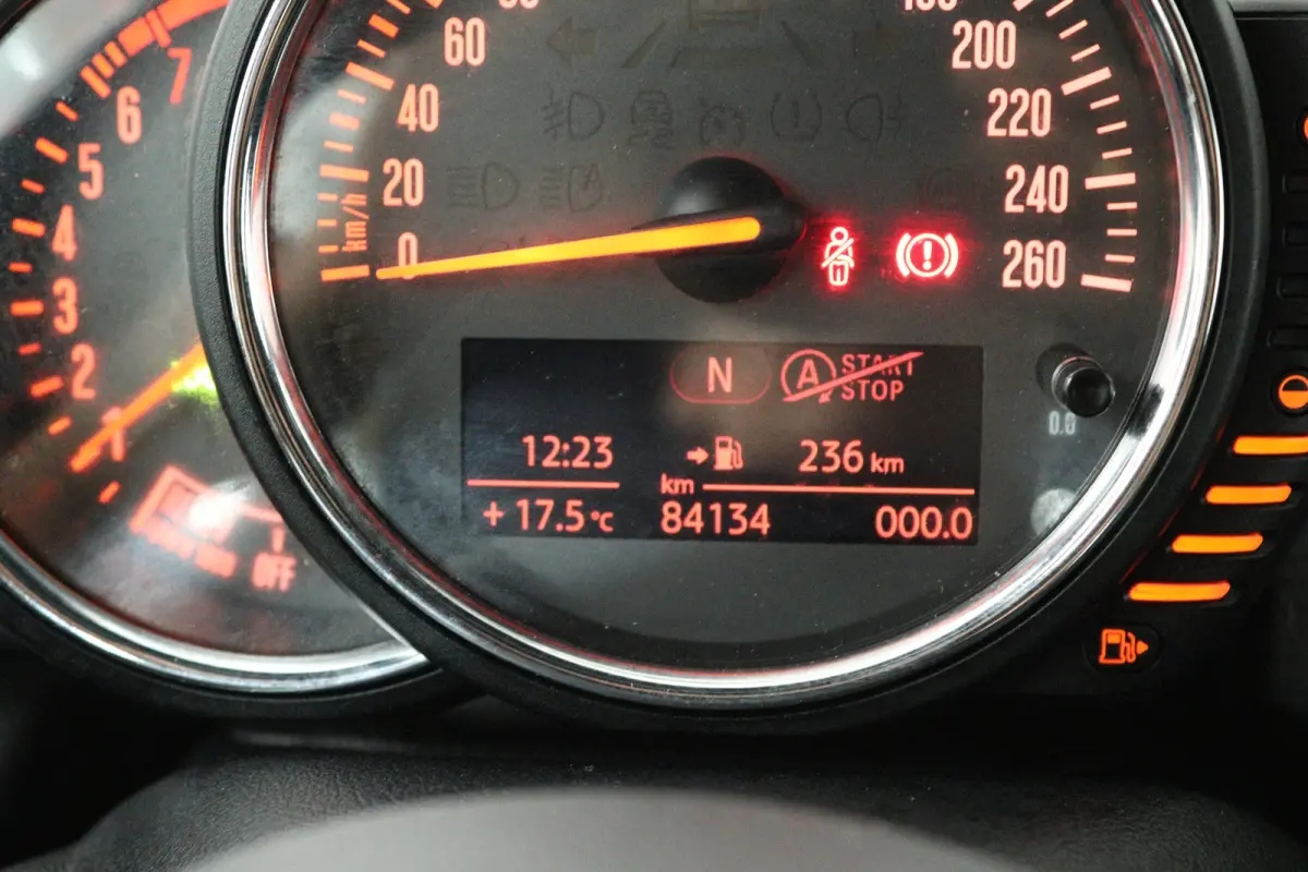 1.5 Pepper Serious Business (STOELVERWARMING, NAVIGATIE, CRUISE CONTROL, PARKEERSENSOREN)