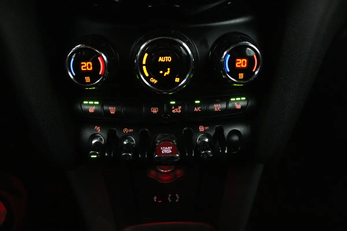 1.5 Pepper Serious Business (STOELVERWARMING, NAVIGATIE, CRUISE CONTROL, PARKEERSENSOREN)