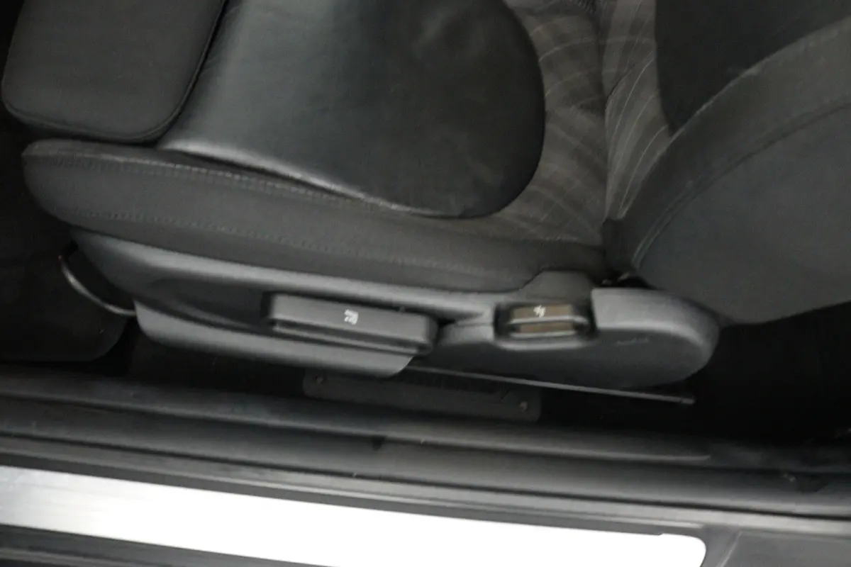 1.5 Pepper Serious Business (STOELVERWARMING, NAVIGATIE, CRUISE CONTROL, PARKEERSENSOREN)