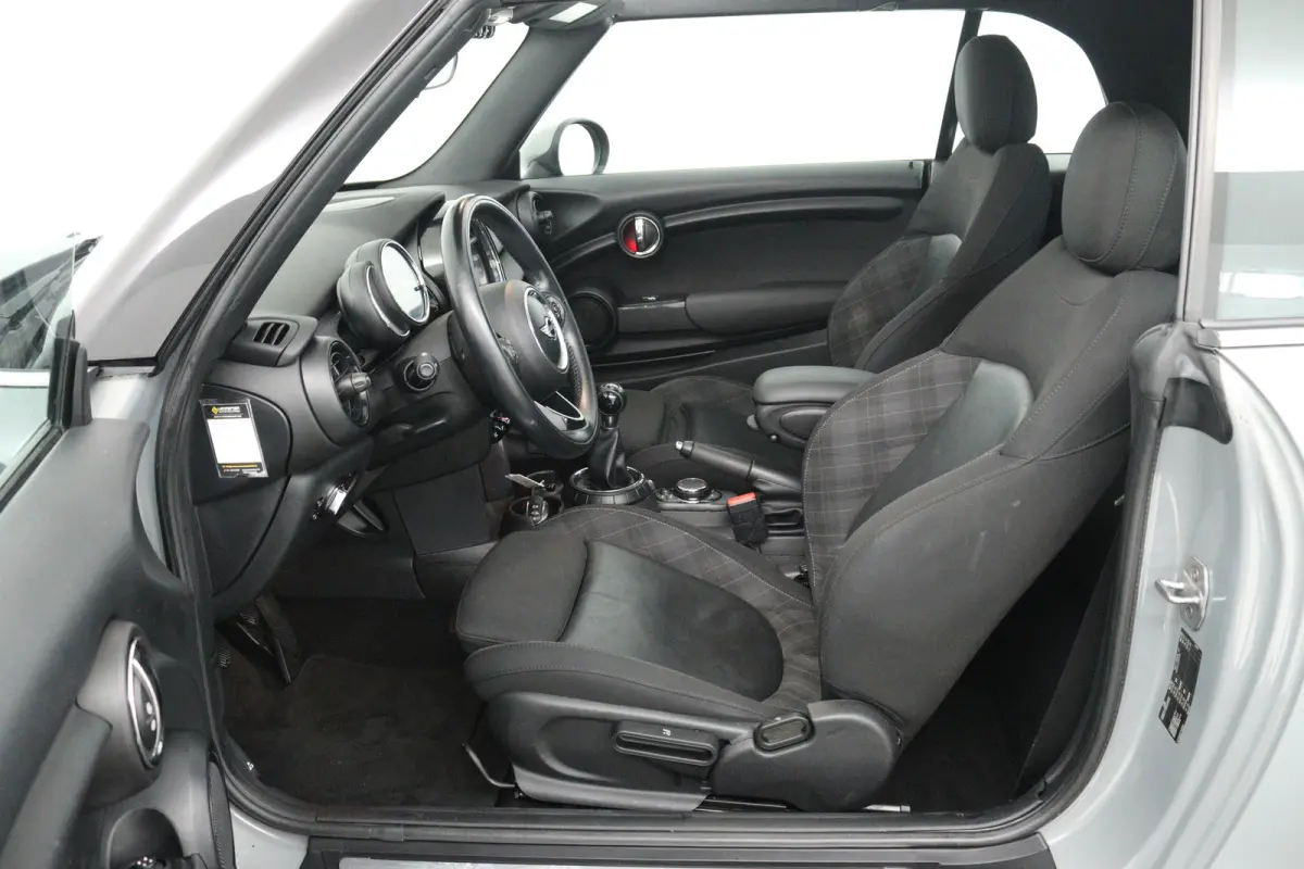 1.5 Pepper Serious Business (STOELVERWARMING, NAVIGATIE, CRUISE CONTROL, PARKEERSENSOREN)