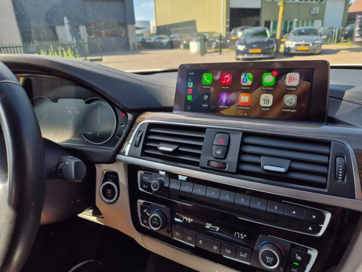 320i Luxury Edition Individual Schuifdak Apple CarPlay Virtual dash Camera LED NAP 2e eigenaar 320i Luxury Edition
