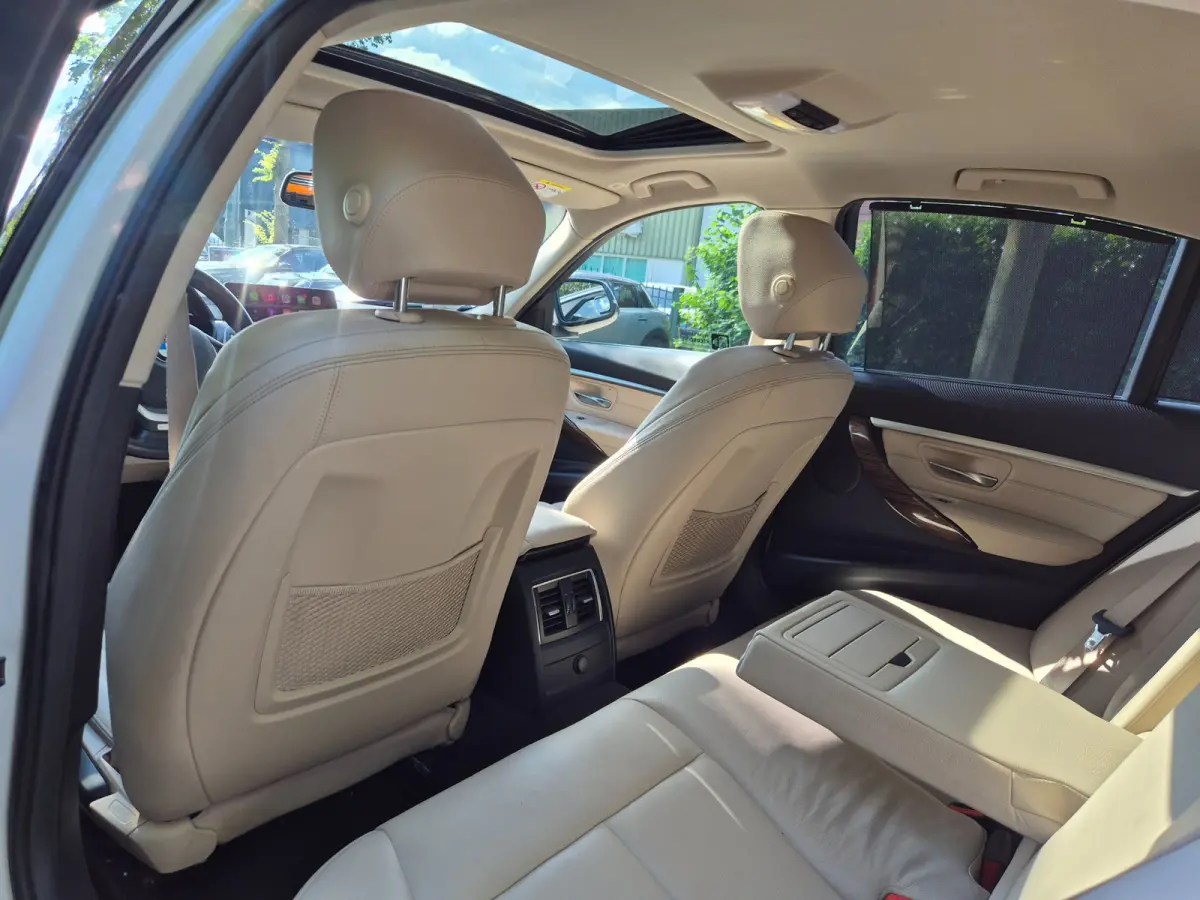 320i Luxury Edition Individual Schuifdak Apple CarPlay Virtual dash Camera LED NAP 2e eigenaar 320i Luxury Edition