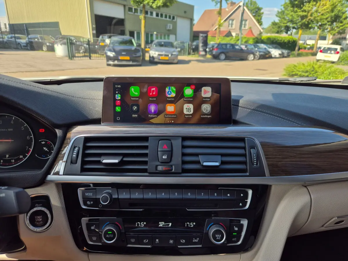 320i Luxury Edition Individual Schuifdak Apple CarPlay Virtual dash Camera LED NAP 2e eigenaar 320i Luxury Edition