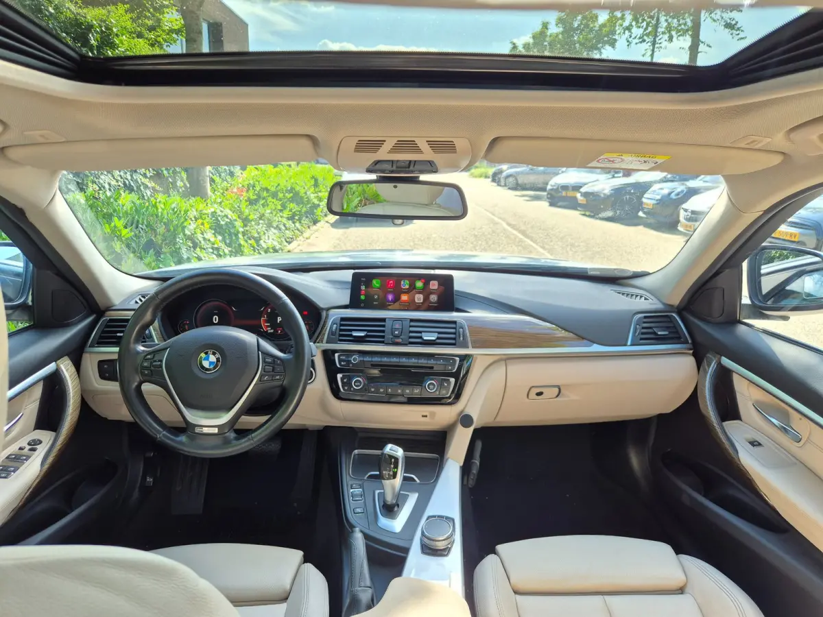 320i Luxury Edition Individual Schuifdak Apple CarPlay Virtual dash Camera LED NAP 2e eigenaar 320i Luxury Edition