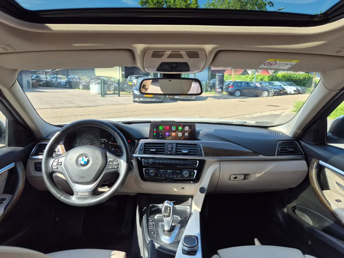 320i Luxury Edition Individual Schuifdak Apple CarPlay Virtual dash Camera LED NAP 2e eigenaar 320i Luxury Edition
