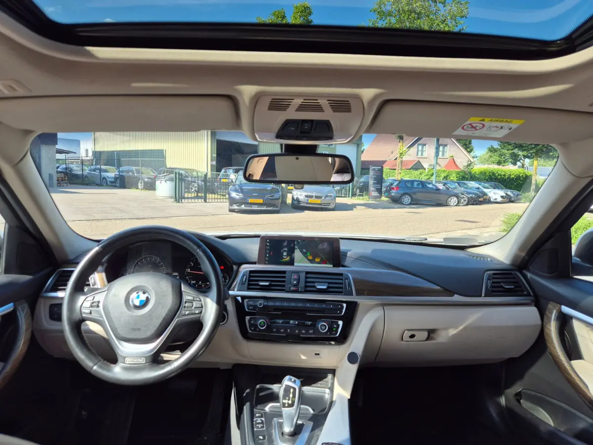320i Luxury Edition Individual Schuifdak Apple CarPlay Virtual dash Camera LED NAP 2e eigenaar 320i Luxury Edition
