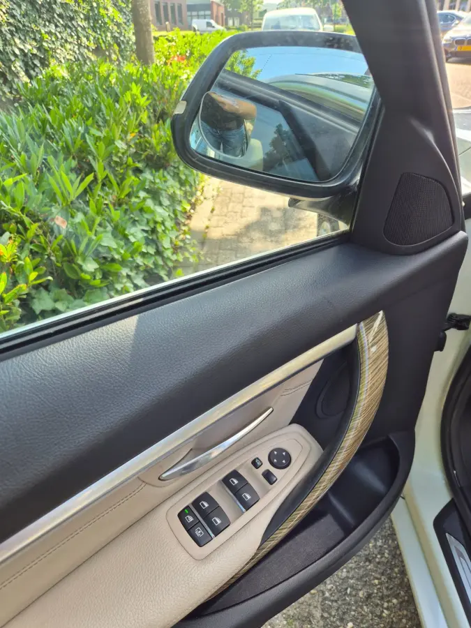 320i Luxury Edition Individual Schuifdak Apple CarPlay Virtual dash Camera LED NAP 2e eigenaar 320i Luxury Edition