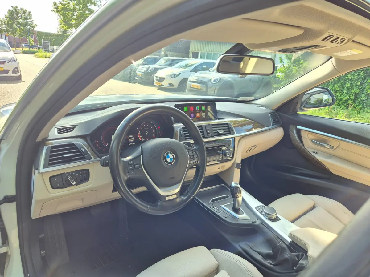 320i Luxury Edition Individual Schuifdak Apple CarPlay Virtual dash Camera LED NAP 2e eigenaar 320i Luxury Edition