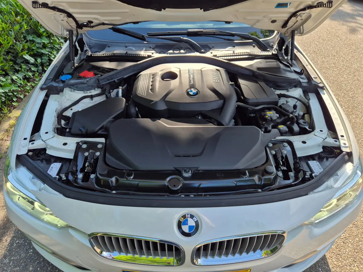 320i Luxury Edition Individual Schuifdak Apple CarPlay Virtual dash Camera LED NAP 2e eigenaar 320i Luxury Edition