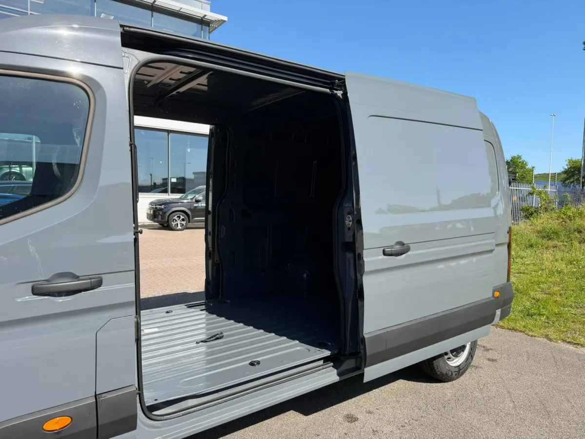 T35 2.0 dCi 150 L3H2 Advance Cruise | Navi | Parkeersensoren achter | Trekhaak | Schuideur Links en Rechts