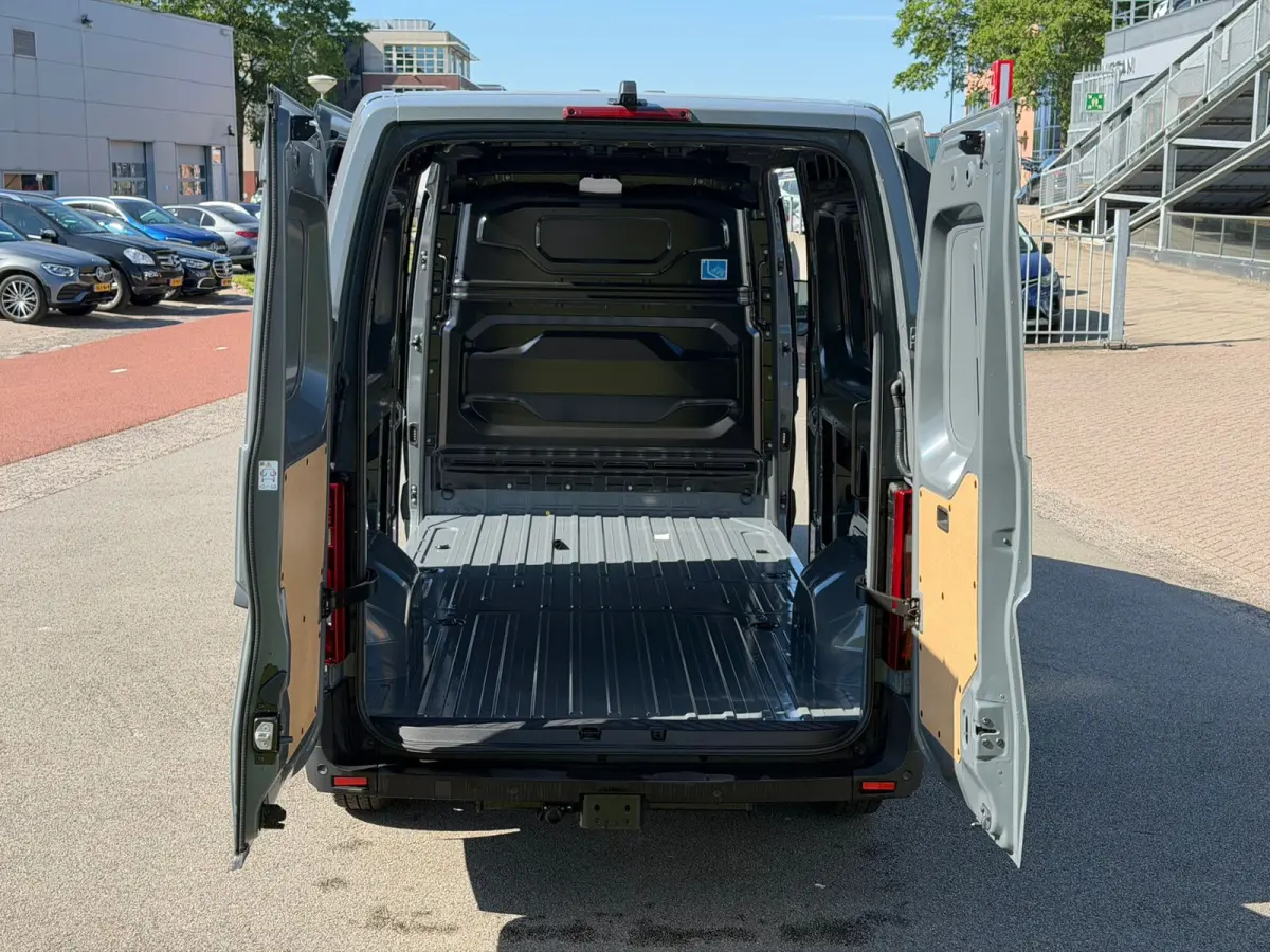 T35 2.0 dCi 150 L3H2 Advance Cruise | Navi | Parkeersensoren achter | Trekhaak | Schuideur Links en Rechts