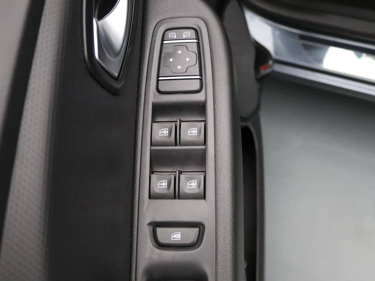 TCe Limited 90pk Airco | Cruise | Navi | Parkeersens. achter