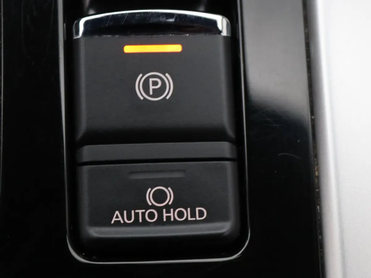 PHEV Intense+ 187pk Camera | Cruise | Navi | Parkeersens. v+a | Stoelverw.