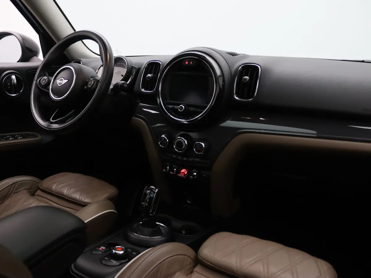 Mini Cooper Chili 135pk Airco | Parkeersens. v+a | Voorruitverw. | Trekhaak afneembaar.