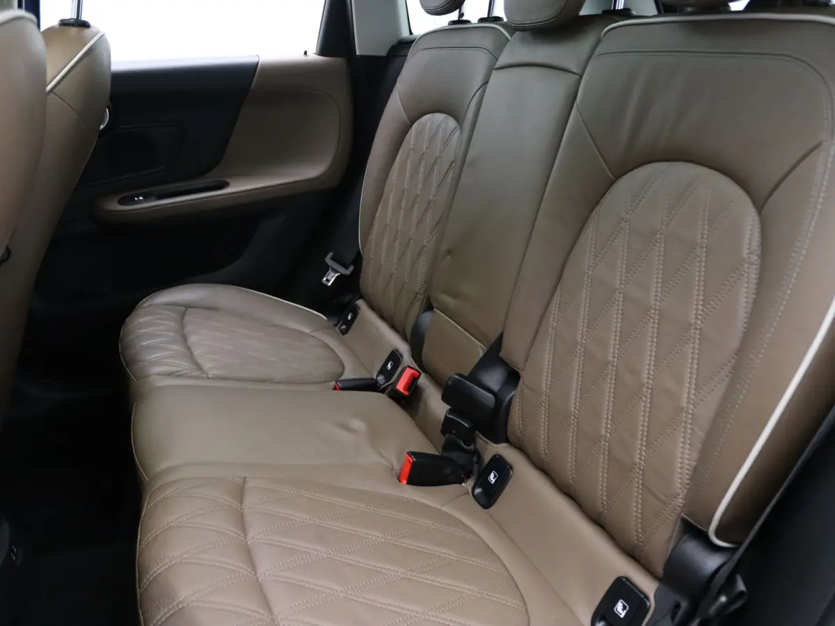 Mini Cooper Chili 135pk Airco | Parkeersens. v+a | Voorruitverw. | Trekhaak afneembaar.