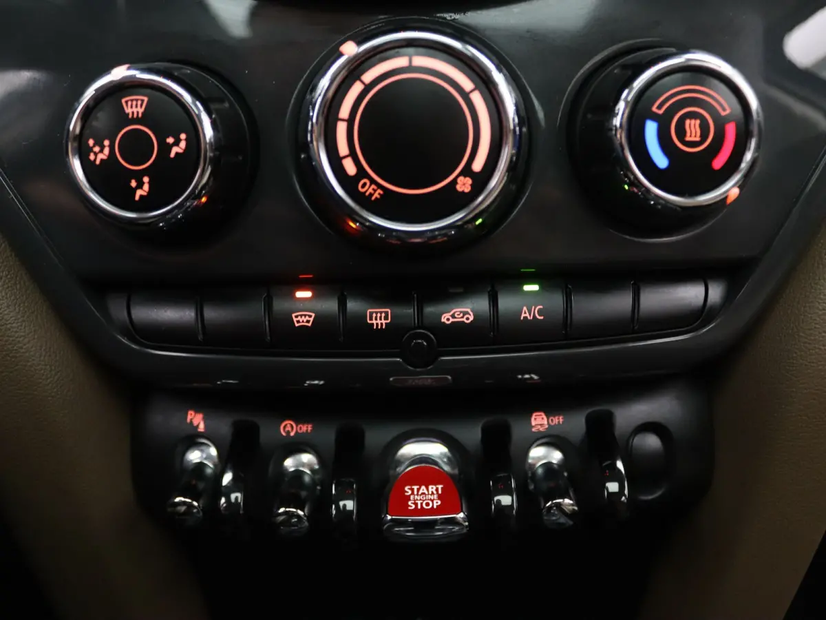 Mini Cooper Chili 135pk Airco | Parkeersens. v+a | Voorruitverw. | Trekhaak afneembaar.
