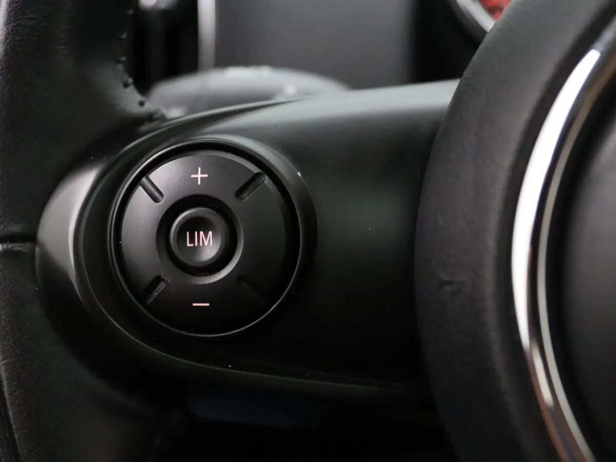 Mini Cooper Chili 135pk Airco | Parkeersens. v+a | Voorruitverw. | Trekhaak afneembaar.