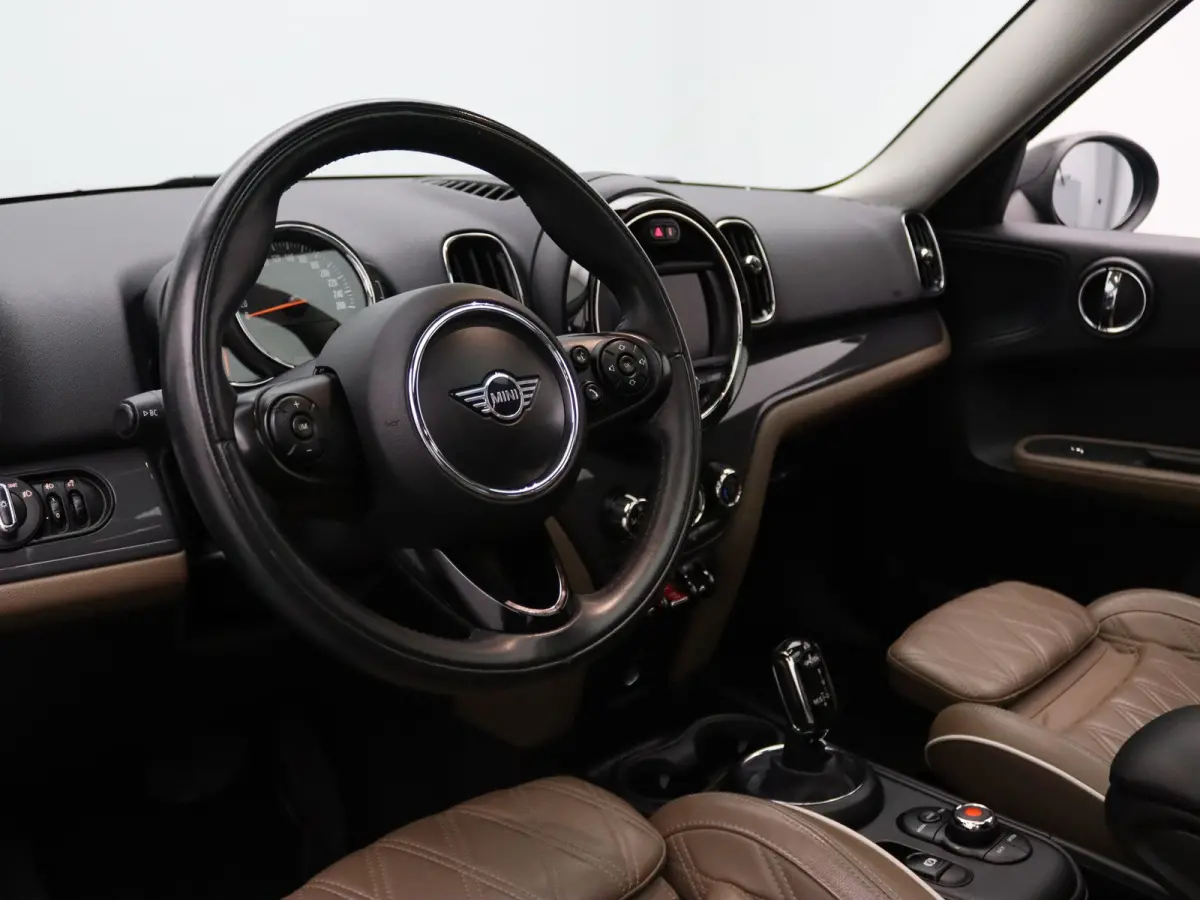 Mini Cooper Chili 135pk Airco | Parkeersens. v+a | Voorruitverw. | Trekhaak afneembaar.