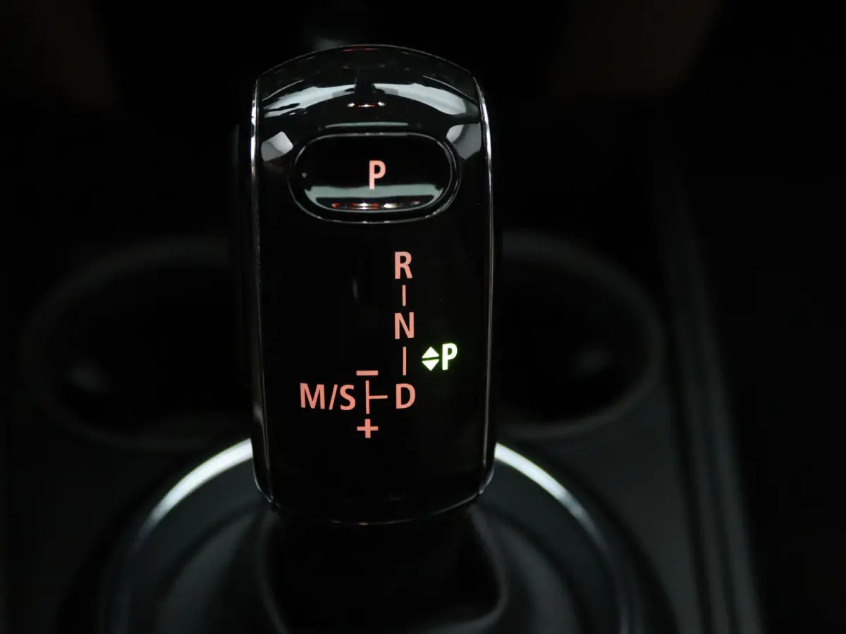 Mini Cooper Chili 135pk Airco | Parkeersens. v+a | Voorruitverw. | Trekhaak afneembaar.