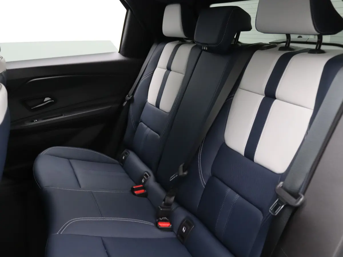 GT Premium 52 kWh Lichtmetalen Velgen 19" Snowflake Diamantee / Remklauwen rood Daklijst Hypersatin | Franse vlag op C-stijl