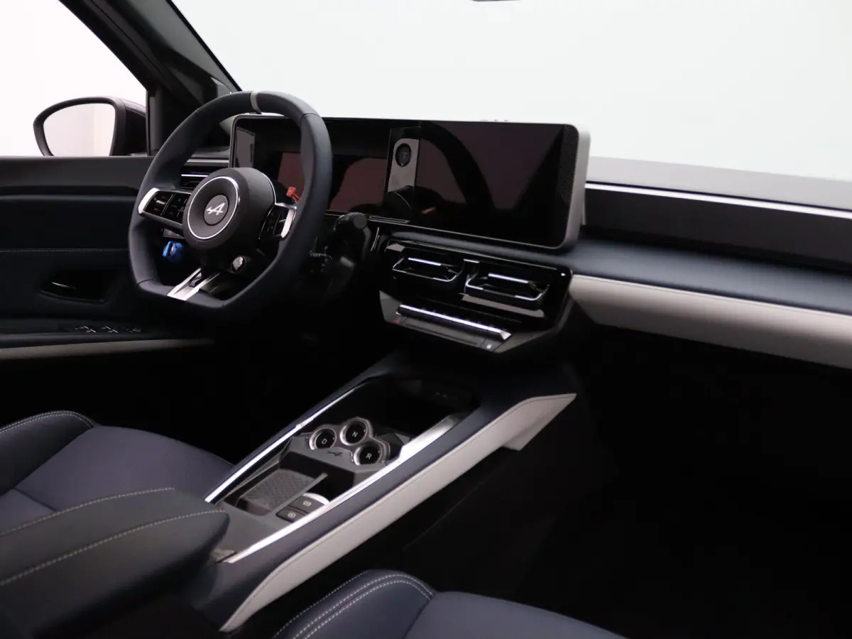 GT Premium 52 kWh Lichtmetalen Velgen 19" Snowflake Diamantee / Remklauwen rood Daklijst Hypersatin | Franse vlag op C-stijl