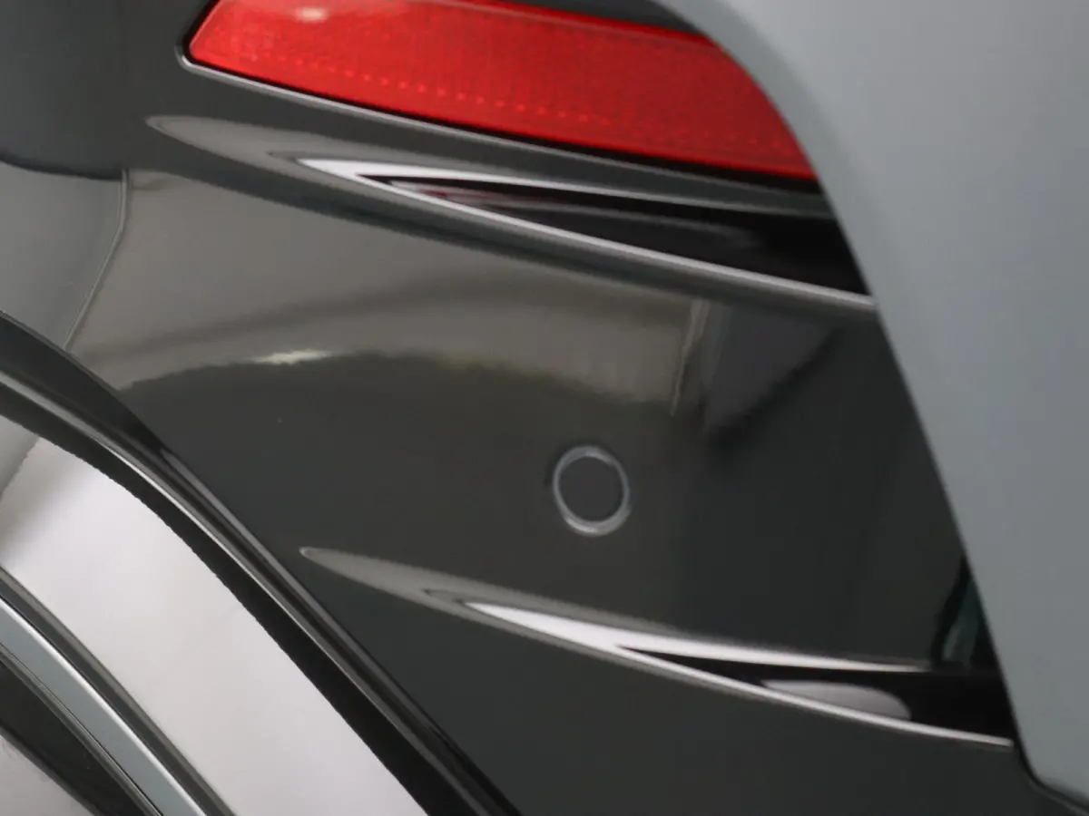 GT Premium 52 kWh Lichtmetalen Velgen 19" Snowflake Diamantee / Remklauwen rood Daklijst Hypersatin | Franse vlag op C-stijl