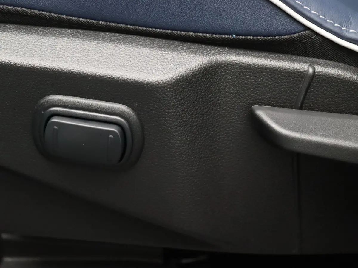 GT Premium 52 kWh Lichtmetalen Velgen 19" Snowflake Diamantee / Remklauwen rood Daklijst Hypersatin | Franse vlag op C-stijl